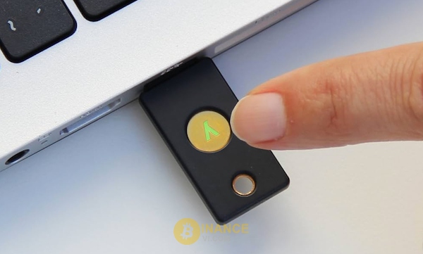 Sử dụng Yubikey vô cùng đơn giản, chỉ với một thao tác